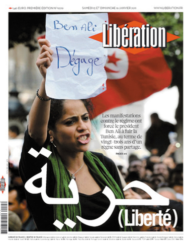 1月15日付リベラシオン紙。女性が掲げている紙には「ベンアリとっとと失せろ」
