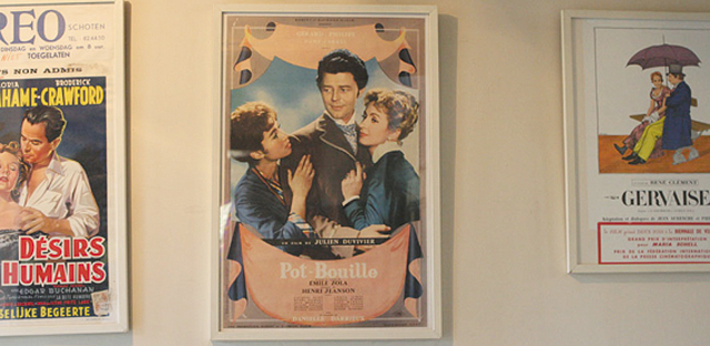 ゾラの家には、ゾラ原作映画のポスターが並ぶ。写真はジュリアン・デュヴィヴィエ監督の『ごった煮』。主演はジェラール・フィリップ。