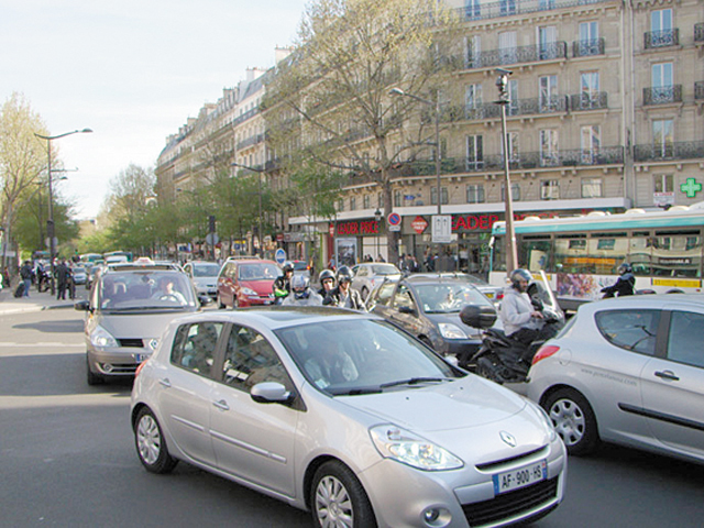 フランスでは、通勤時間帯になると、ほぼ全員が性格の変貌を遂げる