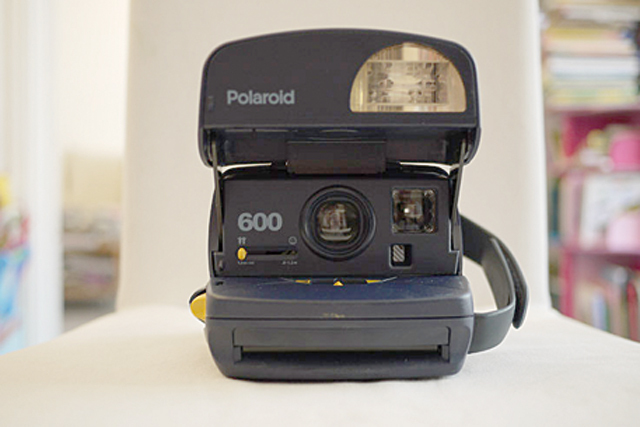 初めて二人で購入したポラロイドカメラ。