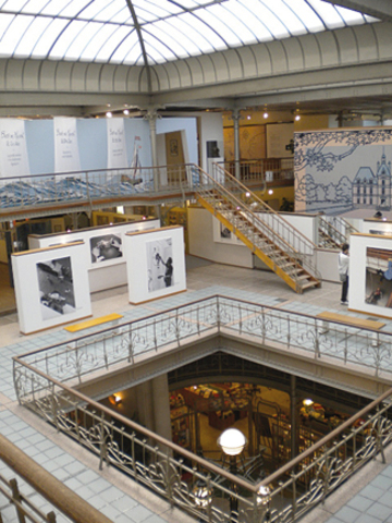 〈Centre Belge de la Bande Dessinée  ベルギーBDセンター〉ヴィクトル・オルタ設計の ガラス天井や手すりが美しい館内。