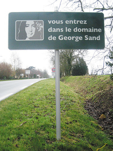 Châteauroux駅からバスにゆられて30分ほど行くと、田園風景の中に 「ジョルジュ・サンドの領地に入りました」と書かれた看板があらわれた。