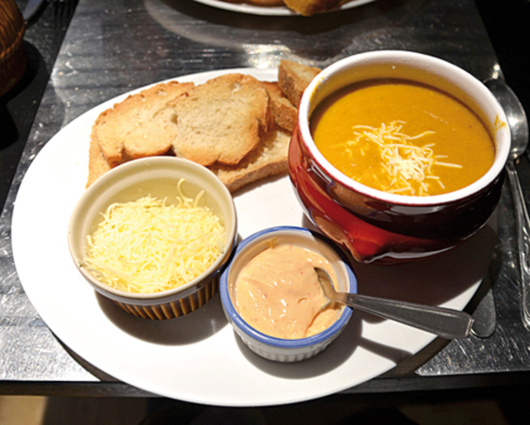 庶民定食屋〈Grenette〉魚のスープがおいしくて驚いてしまった！