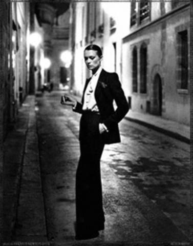 YSL, French Vogue, Rue Aubriot,  Paris 1975  © Helmut Newton Estate