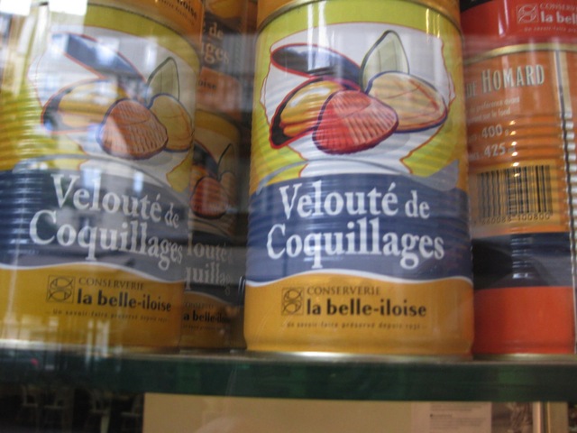 Belle-iloise社の缶詰。これは貝類のポタージュ。
