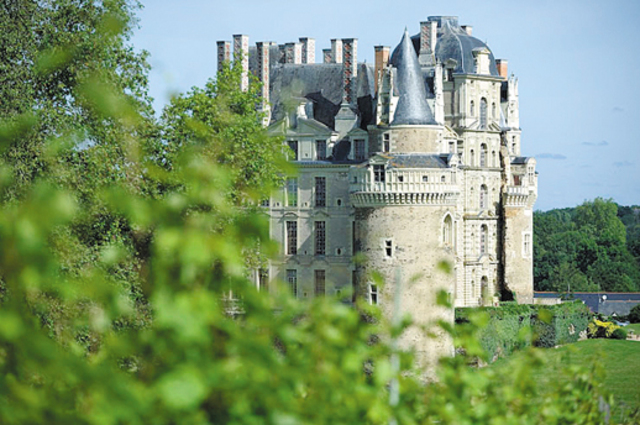 フランスで最も背が高い ブリサック城。(c)J-S Evrard/Angers Loire Tourisme