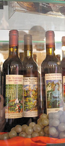 モンマルトル産赤ワイン 〈Clos Montmartre〉は テルトル広場の観光協会で 購入可能。40€。
