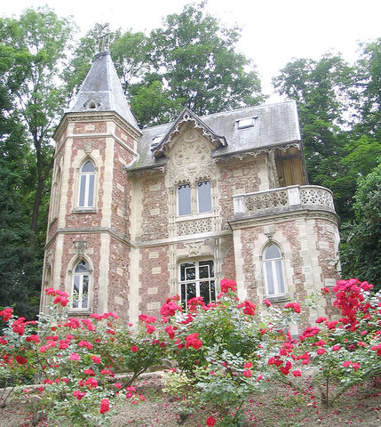 パリ郊外、イヴリーヌ県にある「モンテ・クリスト城」。 これはその別館の「イフ城」。