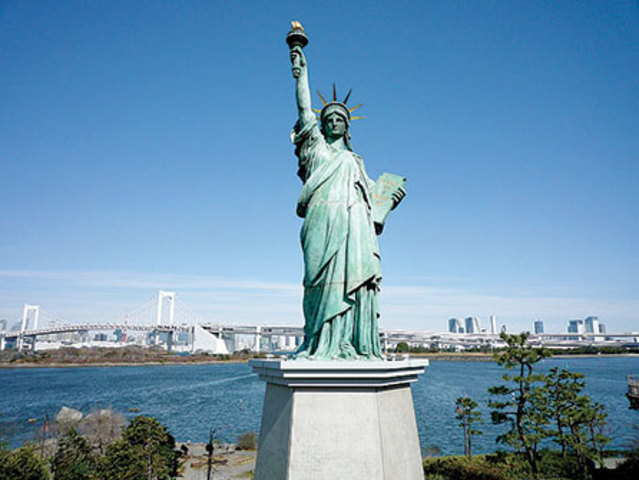 東京お台場にある自由の女神像。