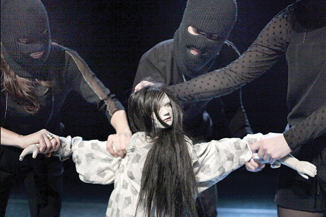 今年の世界人形劇フェスティバルで演じられる『Antigone』にも 文楽の影響がうかがえる。