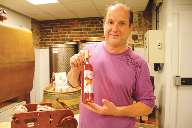 エリックさんの本職はパティシエ。ワイン醸造業はボランティアだ。