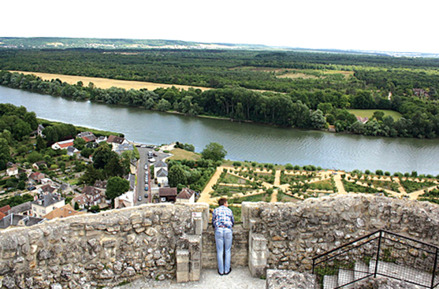 Château de la Roche-Guyon：塔の頂上から望む風景。