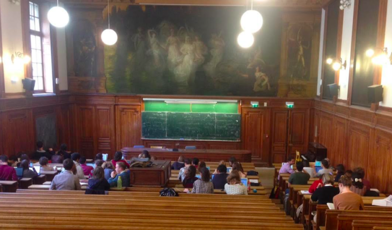 コロナ パリなどの地域で 大学は学生受け入れを50 に Ovni オヴニー パリの新聞